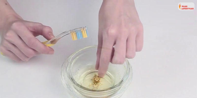How To Clean Gold Earrings